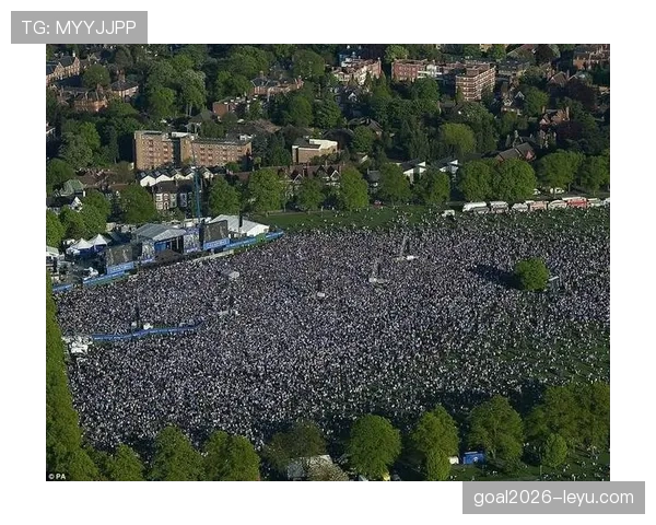 英超球迷活动盛况空前,激情与团结点燃赛季氛围 英超球迷活动盛况空前,激情与团结点燃赛季氛围