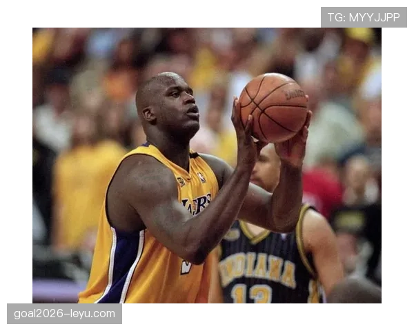 奥尼尔篮下强打打造统治力，关键时刻篮板球全面压制对手