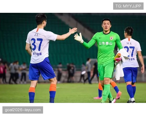 山东泰山防守老辣却阶段性崩盘：老问题为何影响稳定性与争冠走势